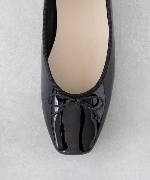 welleg（ウェレッグ）の「幅広 freely 4E スクエアトゥ フラットバレエシューズ（バレエシューズ・レディース・シルバー/ブラック/アイボリー/レッド/ブラック系・22.0cm/22.5cm/23.0cm/23.5cm/24.0cm/24.5cm/25.0cm/25.5cm/26.0cm/26.5cm）」の12枚目の写真