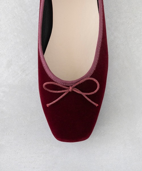 welleg（ウェレッグ）の「幅広 freely 4E スクエアトゥ フラットバレエシューズ（バレエシューズ・レディース・シルバー/ブラック/アイボリー/レッド/ブラック系・22.0cm/22.5cm/23.0cm/23.5cm/24.0cm/24.5cm/25.0cm/25.5cm/26.0cm/26.5cm）」の13枚目の写真