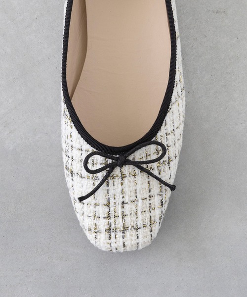 welleg（ウェレッグ）の「幅広 freely 4E スクエアトゥ フラットバレエシューズ（バレエシューズ・レディース・シルバー/ブラック/アイボリー/レッド/ブラック系・22.0cm/22.5cm/23.0cm/23.5cm/24.0cm/24.5cm/25.0cm/25.5cm/26.0cm/26.5cm）」の10枚目の写真