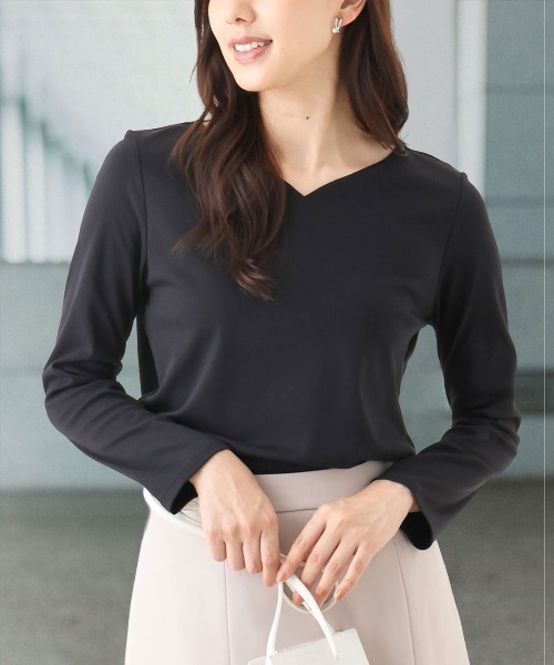 OFUON le MK（オフオンルエムケー）の「【2025AW】ハートネックコットンカットソー/洗える/WEB限定サイズあり（Tシャツ/カットソー・レディース・ホワイト/ブルー系その他・36/38）」の2枚目の写真