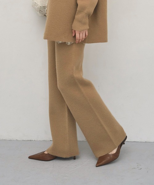ベージュ