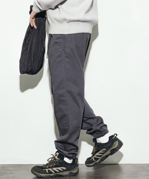 Gramicci（グラミチ）の「GRAMICCI/グラミチ 別注T/C TWILL JOGGER PANTS（その他パンツ・メンズ・チャコールグレー/ベージュ/ブラック・MEDIUM/LARGE/SMALL）」の16枚目の写真