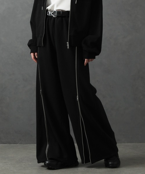 ELLUV（エルブ）の「【ELLUV/エルヴ】ヴィンテージフェード＆ダメージ加工 ジップギミックストレート/フレアスウェットパンツ（スウェットパンツ・メンズ・ブラック/ブラック系その他・M/L/S）」の2枚目の写真
