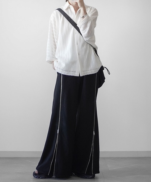 ELLUV（エルブ）の「【ELLUV/エルヴ】ヴィンテージフェード＆ダメージ加工 ジップギミックストレート/フレアスウェットパンツ（スウェットパンツ・メンズ・ブラック/ブラック系その他・M/L/S）」の3枚目の写真