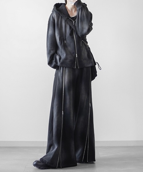 ELLUV（エルブ）の「【ELLUV/エルヴ】ヴィンテージフェード＆ダメージ加工 ジップギミックストレート/フレアスウェットパンツ（スウェットパンツ・メンズ・ブラック/ブラック系その他・M/L/S）」の12枚目の写真