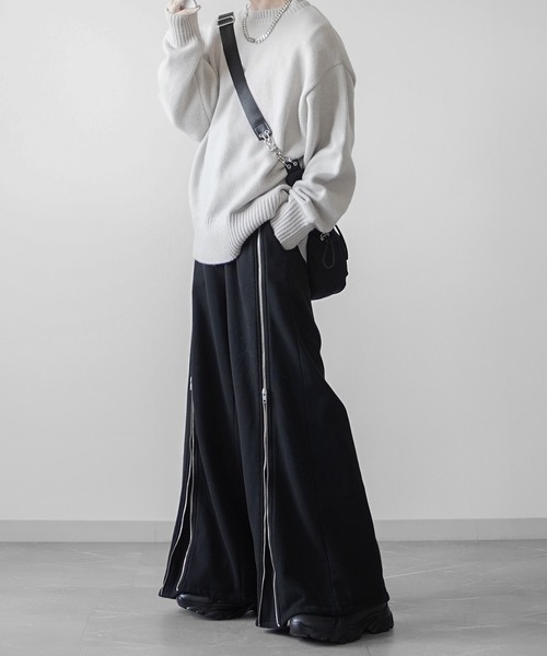 ELLUV（エルブ）の「【ELLUV/エルヴ】ヴィンテージフェード＆ダメージ加工 ジップギミックストレート/フレアスウェットパンツ（スウェットパンツ・メンズ・ブラック/ブラック系その他・M/L/S）」の6枚目の写真