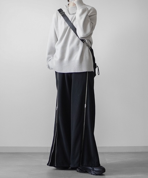 ELLUV（エルブ）の「【ELLUV/エルヴ】ヴィンテージフェード＆ダメージ加工 ジップギミックストレート/フレアスウェットパンツ（スウェットパンツ・メンズ・ブラック/ブラック系その他・M/L/S）」の7枚目の写真