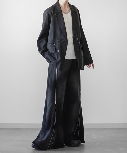 ELLUV（エルブ）の「【ELLUV/エルヴ】ヴィンテージフェード＆ダメージ加工 ジップギミックストレート/フレアスウェットパンツ（スウェットパンツ・メンズ・ブラック/ブラック系その他・M/L/S）」の13枚目の写真