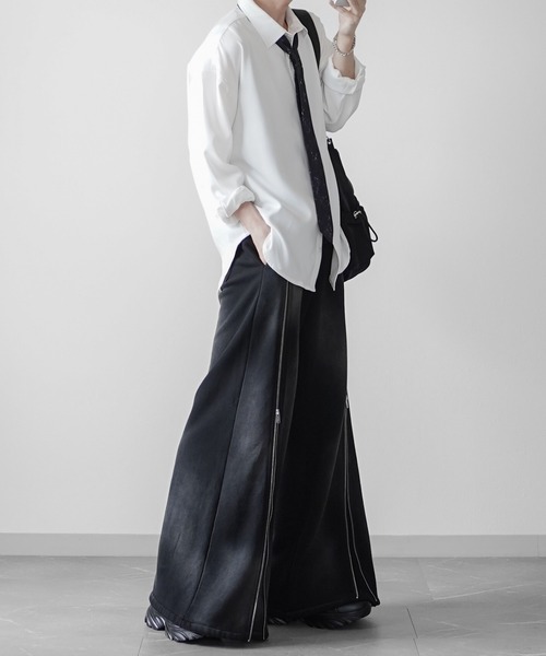 ELLUV（エルブ）の「【ELLUV/エルヴ】ヴィンテージフェード＆ダメージ加工 ジップギミックストレート/フレアスウェットパンツ（スウェットパンツ・メンズ・ブラック/ブラック系その他・M/L/S）」の9枚目の写真