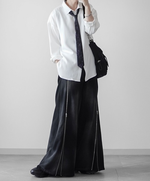 ELLUV（エルブ）の「【ELLUV/エルヴ】ヴィンテージフェード＆ダメージ加工 ジップギミックストレート/フレアスウェットパンツ（スウェットパンツ・メンズ・ブラック/ブラック系その他・M/L/S）」の8枚目の写真