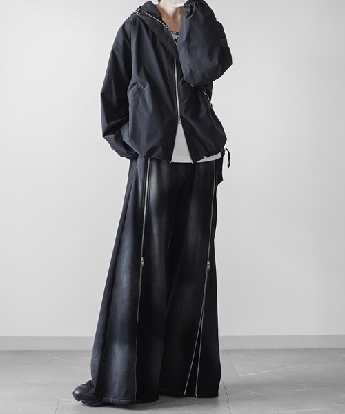 ELLUV（エルブ）の「【ELLUV/エルヴ】ヴィンテージフェード＆ダメージ加工 ジップギミックストレート/フレアスウェットパンツ（スウェットパンツ・メンズ・ブラック/ブラック系その他・M/L/S）」の11枚目の写真