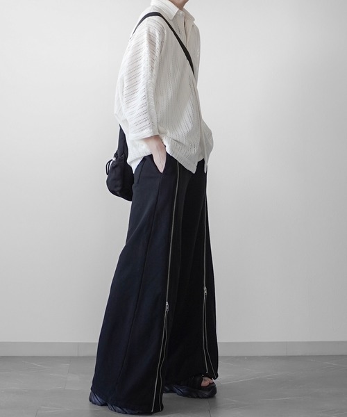 ELLUV（エルブ）の「【ELLUV/エルヴ】ヴィンテージフェード＆ダメージ加工 ジップギミックストレート/フレアスウェットパンツ（スウェットパンツ・メンズ・ブラック/ブラック系その他・M/L/S）」の4枚目の写真