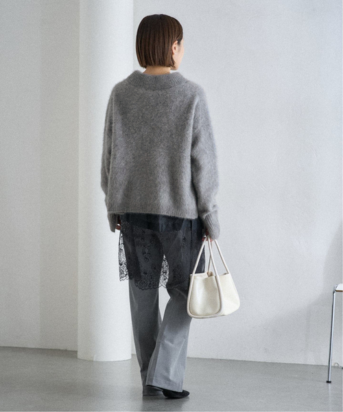 IENA（イエナ）の「FLUFFYプルオーバー（ニット/セーター・レディース・ネイビー/アイボリー/グレー・FREE）」の18枚目の写真