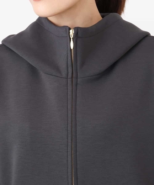 MK MICHEL KLEIN（エムケーミッシェルクラン）の「ダンボールフーディー/洗える（パーカー・レディース・アイボリー/ダークグレー・38）」の15枚目の写真