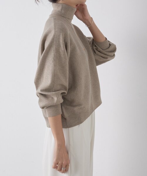 ら*ら様 新品 ビアズリー ハイネックドルマンニット BEARDSLEY