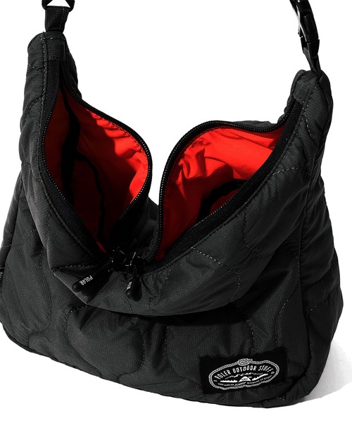 POLeR（ポーラー）の「POLER QUILTED STROLL SHOULDER BAG（ショルダーバッグ・メンズ・ブラック・FREE）」の3枚目の写真