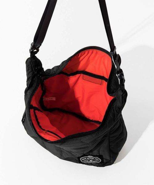 POLeR（ポーラー）の「POLER QUILTED STROLL SHOULDER BAG（ショルダーバッグ・メンズ・ブラック・FREE）」の4枚目の写真