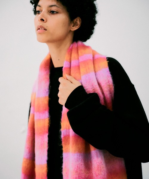 NOISE MAKER（ノイズメーカー）の「ボーダーボリュームフリンジマフラー（マフラー・レディース・ピンク・FREE）」の2枚目の写真