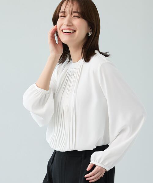 SHOO・LA・RUE（シューラルー）の「【洗濯機可】女性らしさとすっきり見えを叶える フロントプリーツブラウス（シャツ/ブラウス・レディース・オフホワイト/ライトベージュ・05/04/03/02/01）」の3枚目の写真