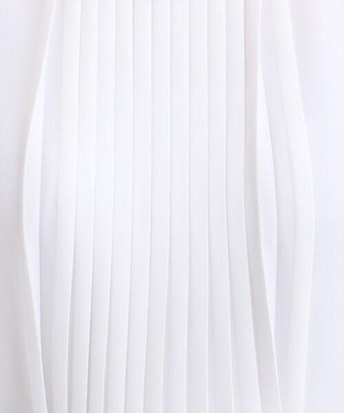 SHOO・LA・RUE（シューラルー）の「【洗濯機可】女性らしさとすっきり見えを叶える フロントプリーツブラウス（シャツ/ブラウス・レディース・オフホワイト/ライトベージュ・05/04/03/02/01）」の7枚目の写真