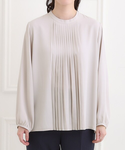 SHOO・LA・RUE（シューラルー）の「【洗濯機可】女性らしさとすっきり見えを叶える フロントプリーツブラウス（シャツ/ブラウス・レディース・オフホワイト/ライトベージュ・05/04/03/02/01）」の12枚目の写真