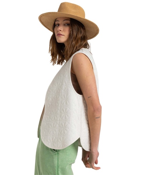 ROXY(ロキシー)の「WAISTCOAST QUILTED V/ロキシーキルティングベスト(ベスト・レディース・ホワイト・SMALL)」の5枚目の写真