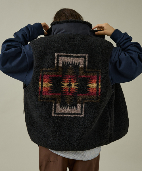 PENDLETON(ペンドルトン)の「【PENDLETON/ペンドルトン】Jaqared Boa Stand Vest/ジャガード/ベスト/ユニセックス(ベスト・メンズ・ブラック/アイボリー・L/M)」の2枚目の写真