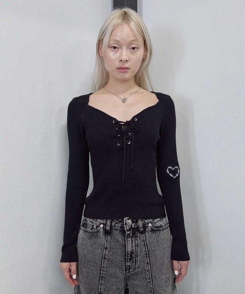 Heart Tattoo(ハートタトゥー)の「lace up lady knit / レースアップレディーニット(ニット/セーター・レディース・ブラック/ホワイト・FREE)」の3枚目の写真