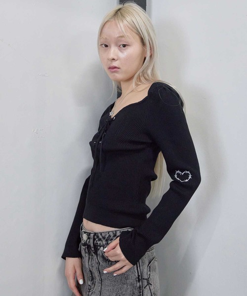 Heart Tattoo(ハートタトゥー)の「lace up lady knit / レースアップレディーニット(ニット/セーター・レディース・ブラック/ホワイト・FREE)」の4枚目の写真