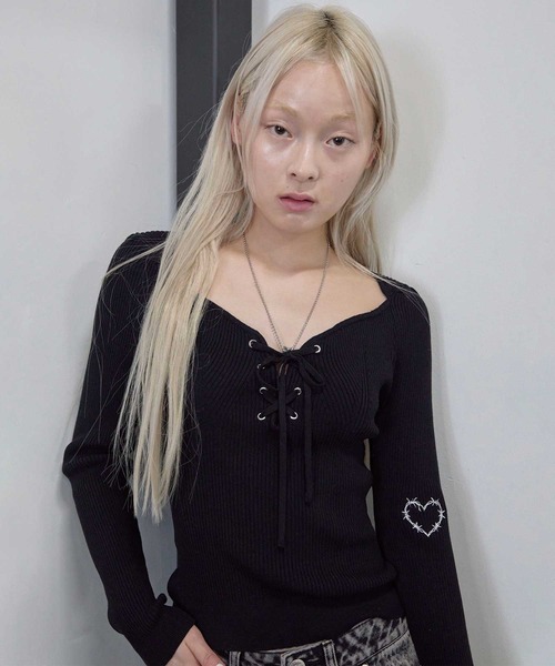 Heart Tattoo(ハートタトゥー)の「lace up lady knit / レースアップレディーニット(ニット/セーター・レディース・ブラック/ホワイト・FREE)」の7枚目の写真