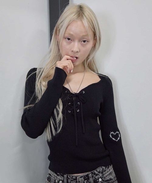 Heart Tattoo(ハートタトゥー)の「lace up lady knit / レースアップレディーニット(ニット/セーター・レディース・ブラック/ホワイト・FREE)」の10枚目の写真