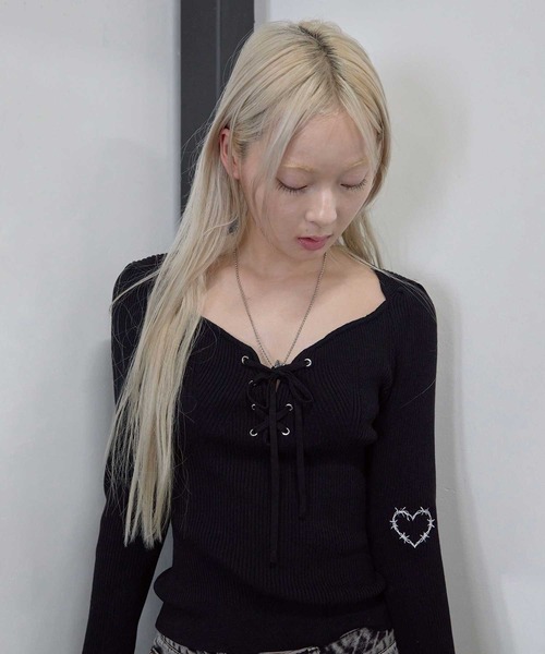 Heart Tattoo(ハートタトゥー)の「lace up lady knit / レースアップレディーニット(ニット/セーター・レディース・ブラック/ホワイト・FREE)」の12枚目の写真