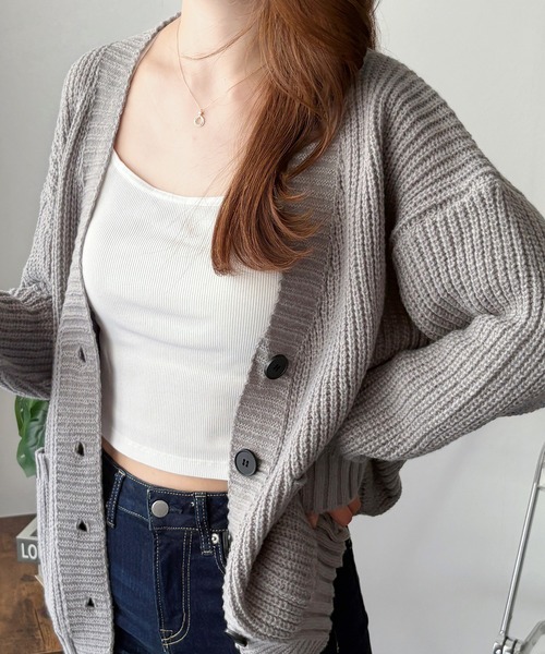 Amulet(アミュレット)の「ゆるっとラフに楽しむ ゆったりシルエット◎ざっくり編みVネックボタンニットカーディガン(カーディガン/ボレロ・レディース・ブラウン/グレー/アイボリー・FREE)」の6枚目の写真