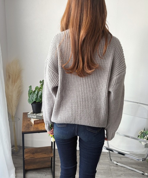 Amulet(アミュレット)の「ゆるっとラフに楽しむ ゆったりシルエット◎ざっくり編みVネックボタンニットカーディガン(カーディガン/ボレロ・レディース・ブラウン/グレー/アイボリー・FREE)」の7枚目の写真