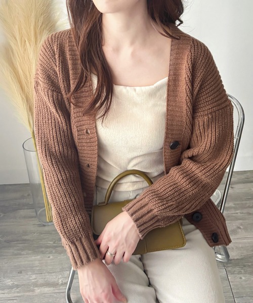 Amulet(アミュレット)の「ゆるっとラフに楽しむ ゆったりシルエット◎ざっくり編みVネックボタンニットカーディガン(カーディガン/ボレロ・レディース・ブラウン/グレー/アイボリー・FREE)」の21枚目の写真