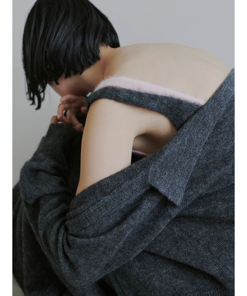 MIESROHE（ミースロエ）の「アルパカ混シャツニットカーデ（カーディガン/ボレロ・レディース・チャコールグレー/ピンク/レッド/ホワイト・F）」の19枚目の写真