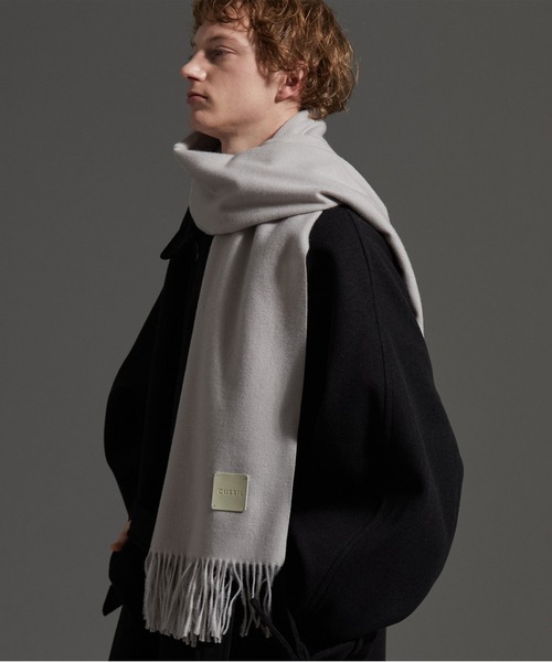 cussil（クシル）の「【cussil/クシル】カシミヤタッチベーシックルーズロングマフラー（マフラー・メンズ・モカ/ライトグレー/ブルー/クリーム/ブラック・FREE）」の4枚目の写真