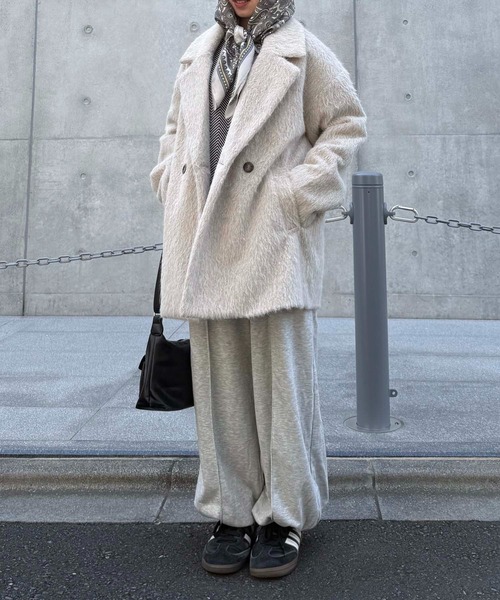 AS KNOW AS plus（アズノゥアズプラス）の「♪ダブルにゆるっとビッグサイズ シャギージャケットコート（テーラードジャケット・レディース・チャコールグレー/グレイッシュベージュ/キャメル・FREE）」の11枚目の写真