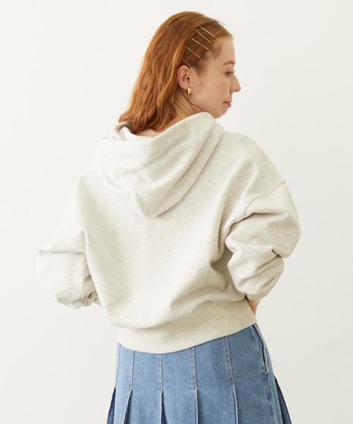 MILKFED.（ミルクフェド）の「STITCHED LOGO SHORT HOODIE（パーカー・レディース・ライトブルー/ネイビー/オートミール・M/S）」の4枚目の写真