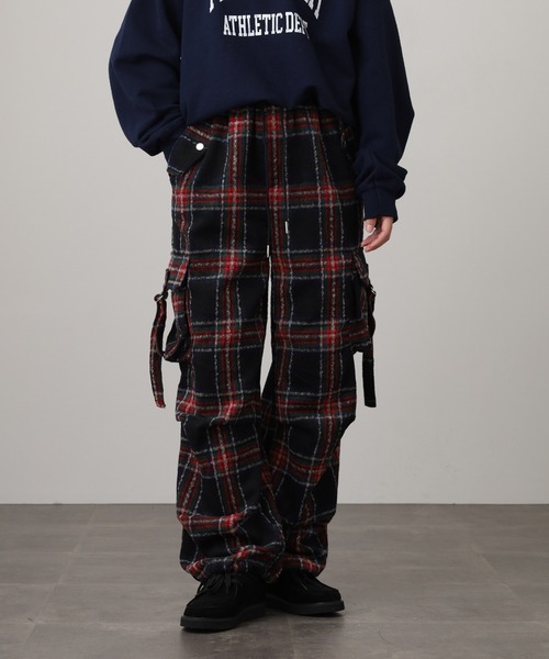 .WORKS(ドットワークス)の「.works 紡毛タータンチェックカーゴパンツ(カーゴパンツ・レディース・ブラック/レッド/ダークブラウン・M)」の3枚目の写真