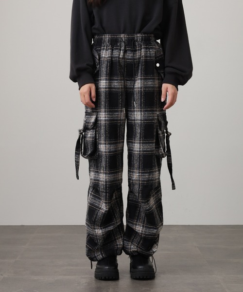 .WORKS(ドットワークス)の「.works 紡毛タータンチェックカーゴパンツ(カーゴパンツ・レディース・ブラック/レッド/ダークブラウン・M)」の17枚目の写真