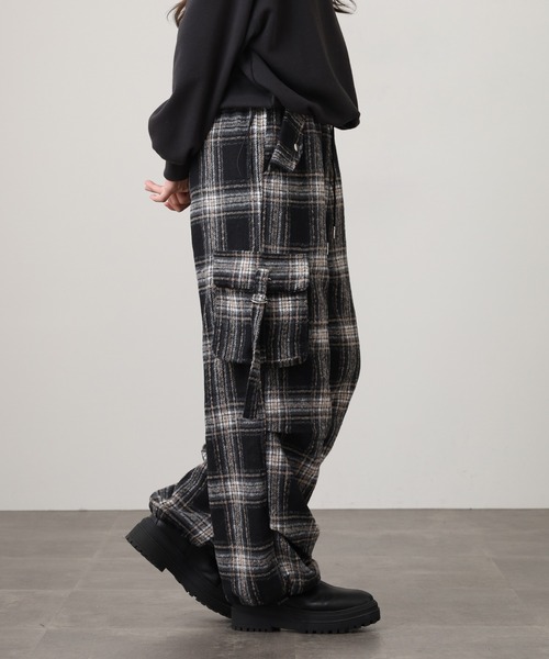 .WORKS(ドットワークス)の「.works 紡毛タータンチェックカーゴパンツ(カーゴパンツ・レディース・ブラック/レッド/ダークブラウン・M)」の6枚目の写真