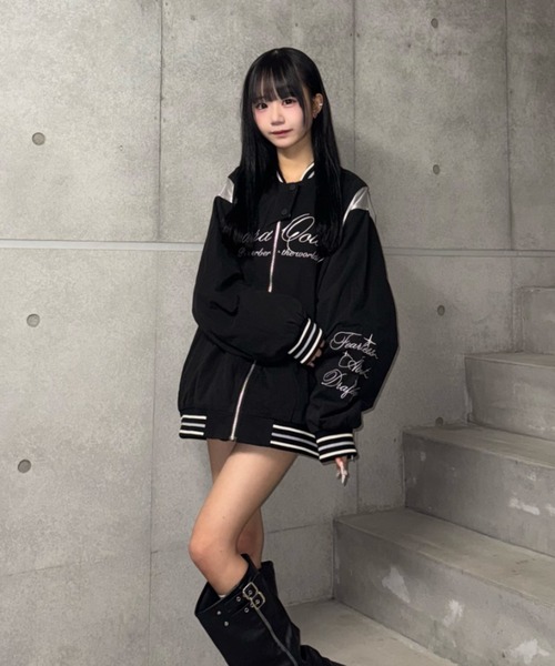 Lae（レイ）の「ブラックレタリングアシンメトリージャケット（テーラードジャケット・レディース・ブラック・SMALL/LARGE/MEDIUM）」の3枚目の写真