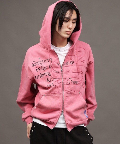 SEQUENZ（シークエンズ）の「【SEQUENZ/シークエンズ】Blackletter ZIP P/K（パーカー・メンズ・ブルー/ブラック/ピンク/ライトグレー・L/M/S）」の17枚目の写真