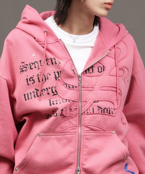 SEQUENZ（シークエンズ）の「【SEQUENZ/シークエンズ】Blackletter ZIP P/K（パーカー・メンズ・ブルー/ブラック/ピンク/ライトグレー・L/M/S）」の18枚目の写真