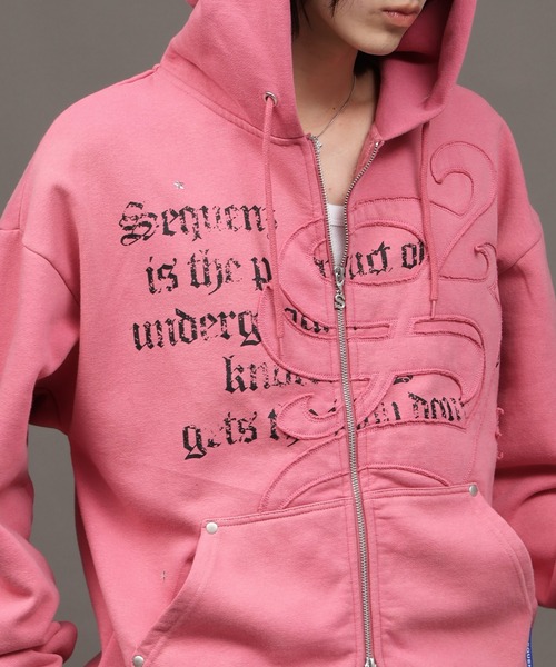 SEQUENZ（シークエンズ）の「【SEQUENZ/シークエンズ】Blackletter ZIP P/K（パーカー・メンズ・ブルー/ブラック/ピンク/ライトグレー・L/M/S）」の20枚目の写真