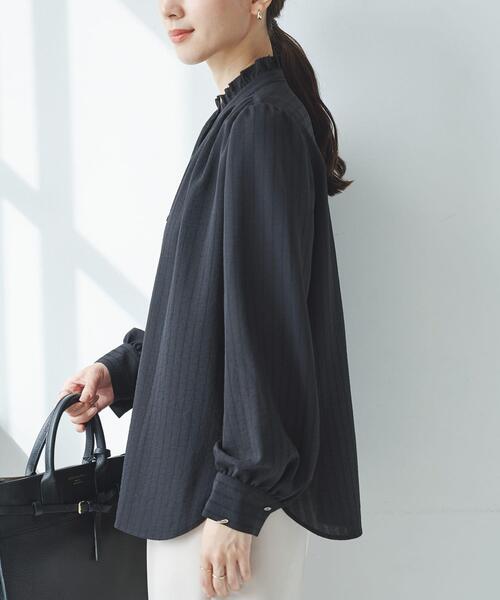 URBAN RESEARCH（アーバンリサーチ）の「ドビーストライプフリルブラウス（シャツ/ブラウス・レディース・オフホワイト/ブラック・FREE）」の17枚目の写真