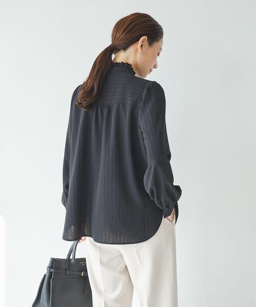 URBAN RESEARCH（アーバンリサーチ）の「ドビーストライプフリルブラウス（シャツ/ブラウス・レディース・オフホワイト/ブラック・FREE）」の19枚目の写真