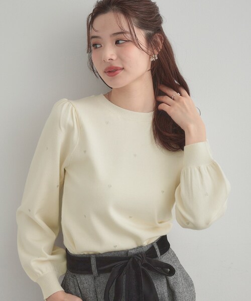 couture brooch（クチュールブローチ）の「【着映え】ハートドットラメ刺繍ニット（ニット/セーター・レディース・ネイビー/ブルー/アイボリー・36/38/42）」の11枚目の写真