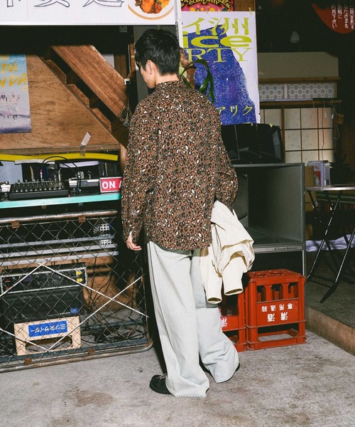 niko and...（ニコアンド）の「総柄プリントシャツ（シャツ/ブラウス・メンズ・イエロー/ブラック/ブラウン・LARGE/MEDIUM）」の14枚目の写真